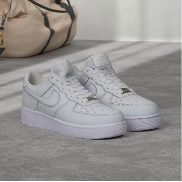 Zapatillas Air for one Blancas y Negras - Image 3